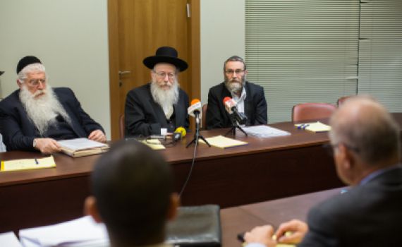 נציגי יהדות התורה נטשו בזעם את חדר המשא ומתן