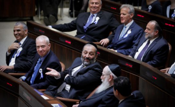 'יהדות התורה 'ו'כולנו' יחתמו היום, פערים מול בנט ודרעי