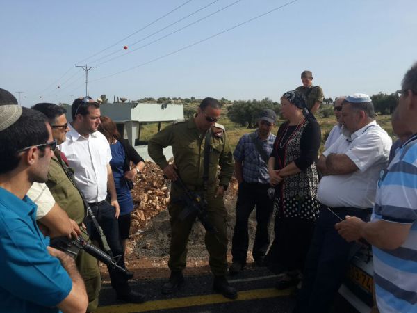 צה"ל הסיר את המחסום; מאות ערבים נכנסים