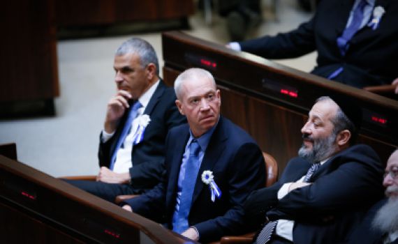 דרעי לא מתכוון לוותר לכחלון; המשא ומתן הקואליציוני תקוע