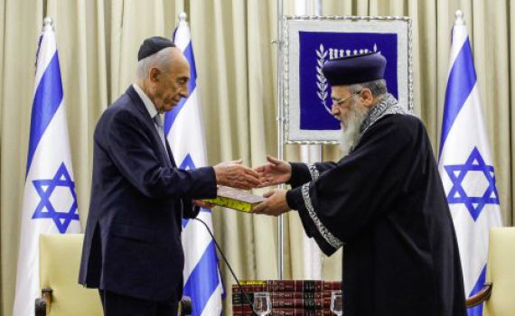 הראשון לציון ושמעון פרס דנו על ממשלת אחדות