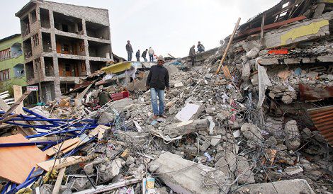 כ-1500 נהרגו ברעידת אדמה, מאות ישראלים איבדו קשר