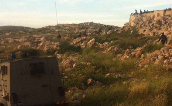 סימני שאלה: למה הצעיר נכנס לכפר לבד?