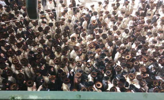 אלפים בלווית הבחור יצחק סאמט ז"ל. גלריה