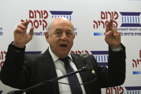 בר-און: איך חייל עם כיפה ופאות גויס למודיעין?