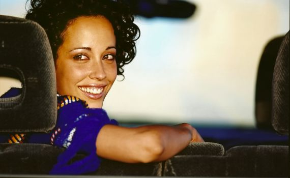 צפו: עדן הראל מדברת על התקרבותה למצוות