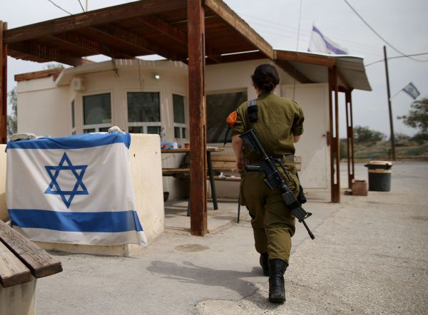 תלמידות ב'צפירה': החיילות התנהגו בחוצפה