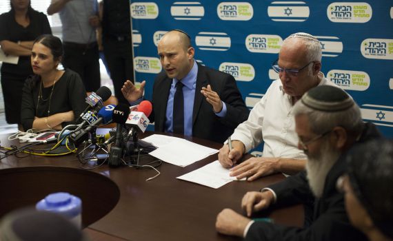 העיתונאים הסרוגים תוקפים את הבית היהודי