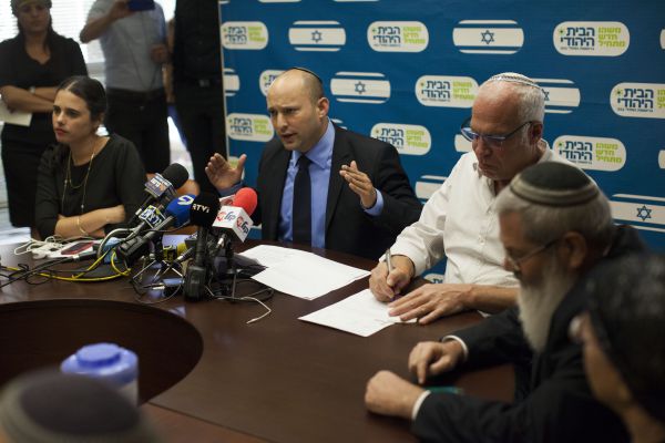 העיתונאים הסרוגים תוקפים את הבית היהודי