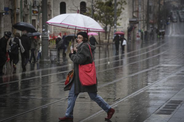 לקראת שיא הסערה: שלג בחרמון גשם וברד בכל הארץ