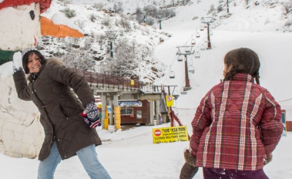 פעם בששים שנה: שלג בחרמון באמצע האביב