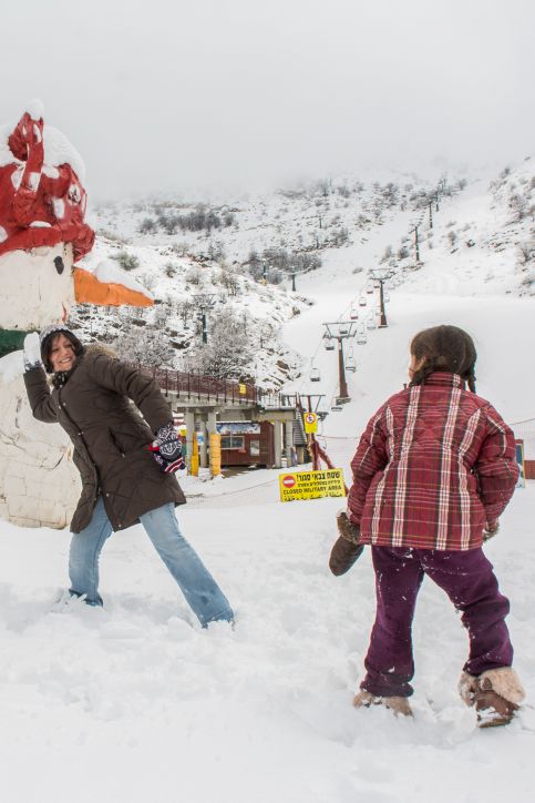 פעם בששים שנה: שלג בחרמון באמצע האביב