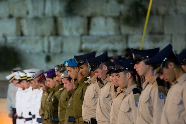 על מה צריך לחשוב בזמן הצפירה של יום הזכרון?