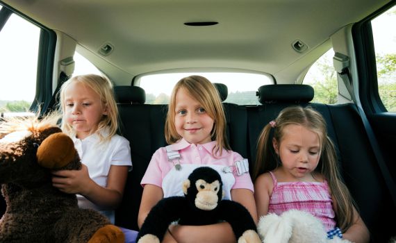 ילדים באוטו: 10 משחקים שמפתחים את החשיבה