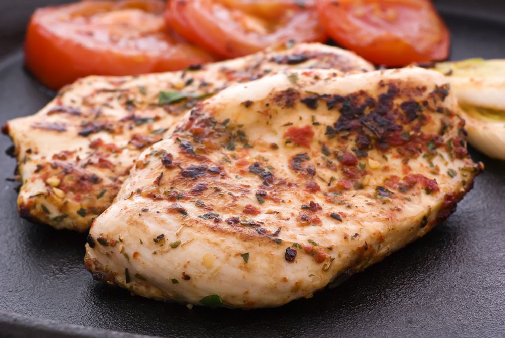 טעים ובריא: מתכון לסטייק חזה הודו עם קישואים