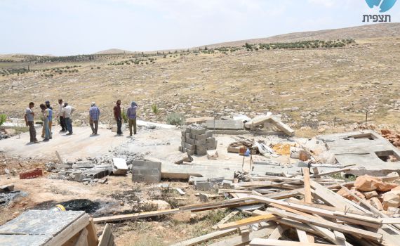 בוגי ממשיך להרוס בתים ביו"ש; בנט שותק