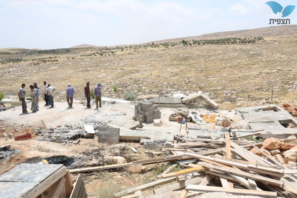 בוגי ממשיך להרוס בתים ביו"ש; בנט שותק