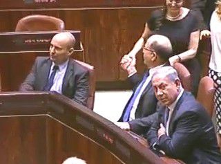 שפת הגוף: נתניהו מתעב את שרי הבית היהודי