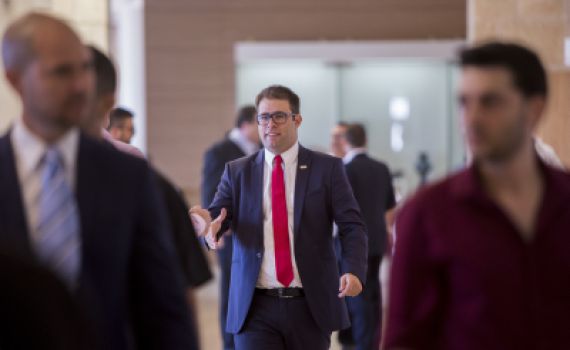 חזן נגד נתניהו: שלא יבנה עליי בהצבעות החשובות