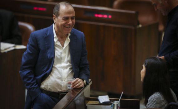 מכה לחוטובלי; שלום יכהן כשר החוץ בפועל?