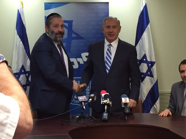 ש"ס 'והליכוד' חתמו; שליטה מלאה לדרעי במשרד הדתות