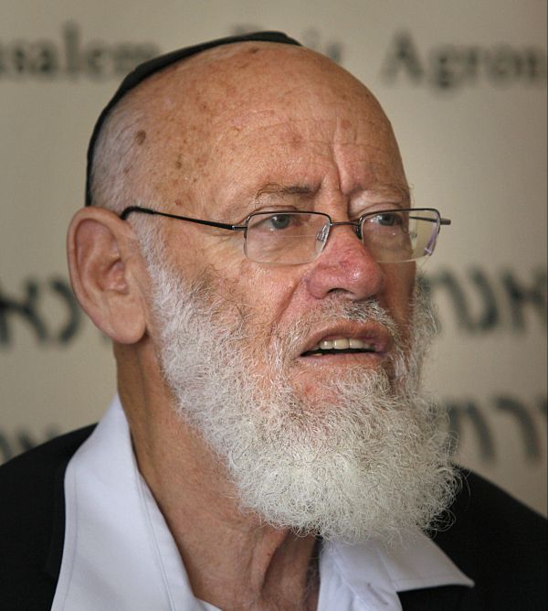 אלפים בהלוויית הרב משה לוינגר בחברון