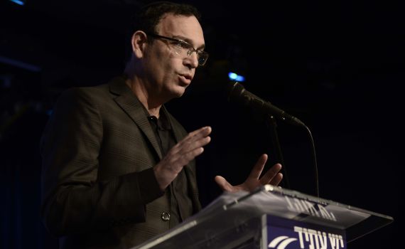 פירון נגד גפני: "עיקר תפקידו לשמר את העוני"