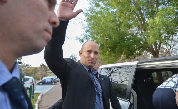 בנט מחריף את הנתק: לא עונה לטלפונים של הליכוד