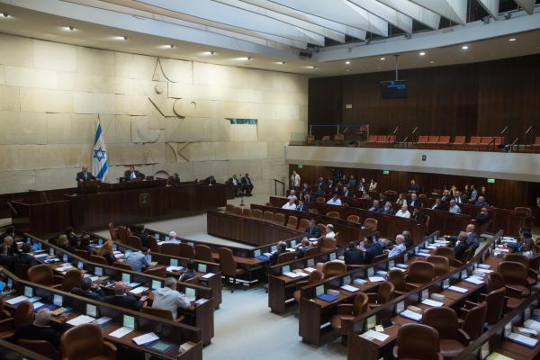 ברוב קטן של 61 מול 59: מספרים השרים יוגדל
