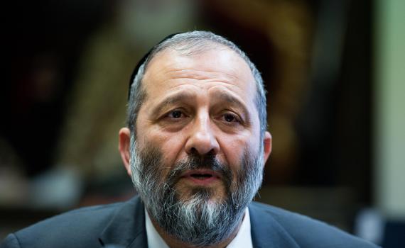 משרד הכלכלה של דרעי מפרסם את פסל יש"ו הגואל