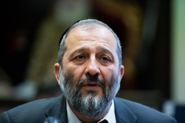 משרד הכלכלה של דרעי מפרסם את פסל יש"ו הגואל