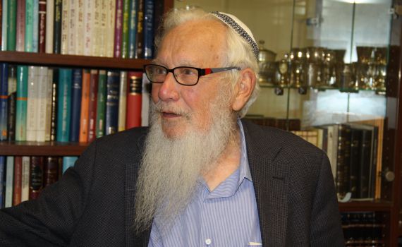 פרופ' אומן מלמד גמרא לפי תורת המשחקים. צפו