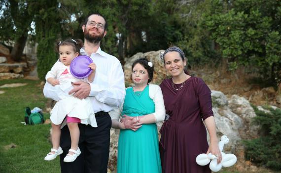 איילה שפירא חגגה בת מצווה וברכה הגומל. צפו