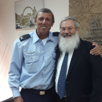 "לא אתן שיפגעו במעמדה של הרבנות הצבאית"