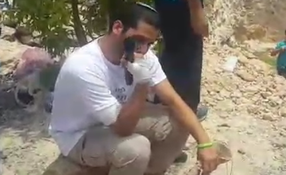 חברו הפצוע של דני גונן חזר למקום הרצח; צפו