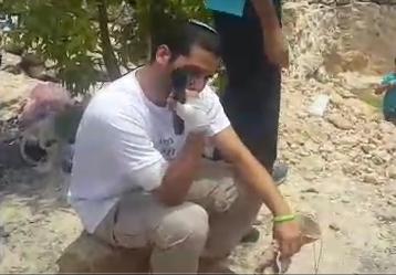 חברו הפצוע של דני גונן חזר למקום הרצח; צפו