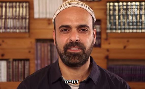 צפו: דובר יצהר שר אימג'יין של ג'ון לנון