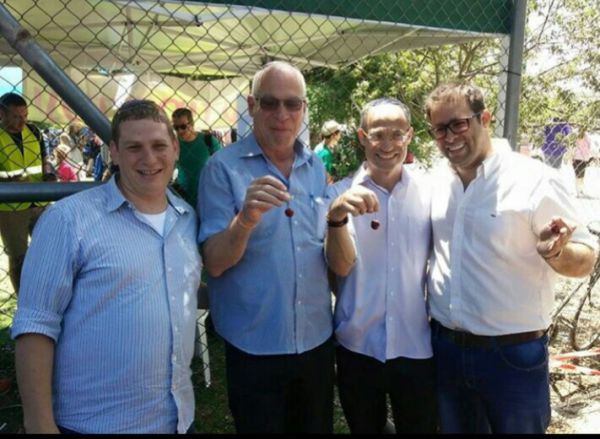 "גלאון רוצה לסמן את 10,000 האנשים האלה"