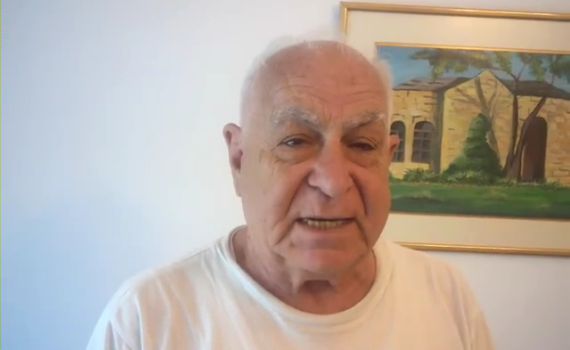 ניצול שואה קורא ביוונית: "יהודים תעלו לישראל"