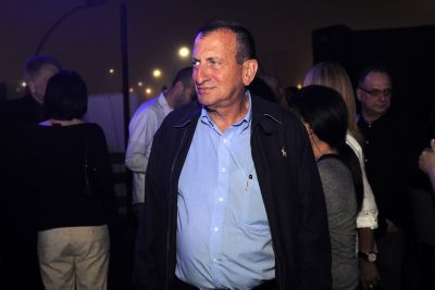 "שוקל להתמודד על ראשות מפלגת העבודה"