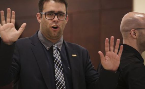 חזן מגלה למה הטילו עליו כל כך הרבה תפקידים