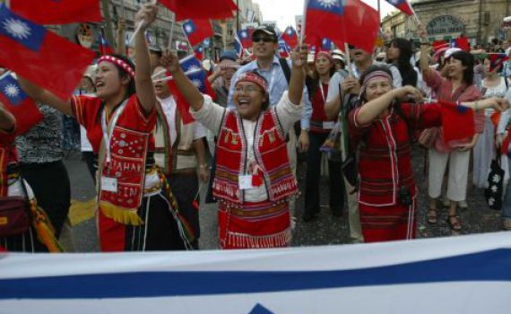 ואולי תורתו של הרב קורן היא המזוייפת? / תגובה