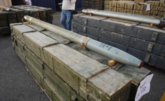 מותר למכור נשק למדינה שטובחת באזרחיה?