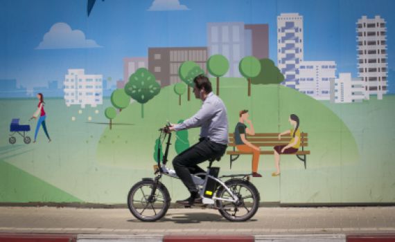 אופניים חשמליים; ברישיון בלבד ומגיל 16