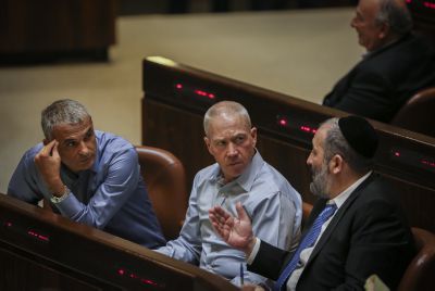 במקום יעלון? גלנט בוחן לערוק לליכוד