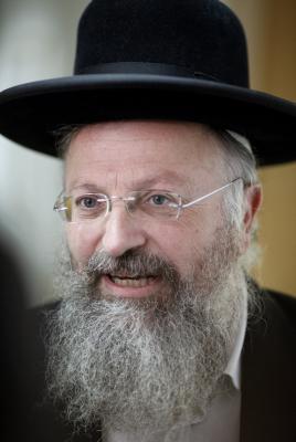 "על פי ההלכה אסור לאריה דרעי לכהן כשר"