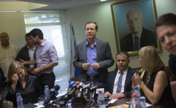 הקרקס נודד לעבודה: כבל הביס את יחימוביץ'