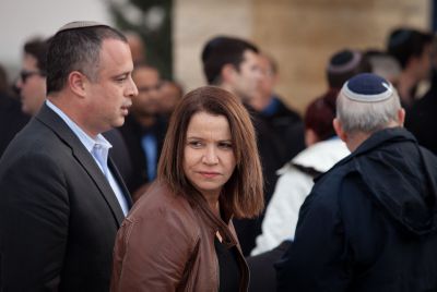 שלי: "דברים לא טובים יקרו"; הרצוג: 'בלי איומים'