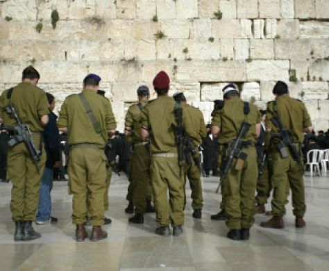 הרב לאו לאייזנקוט: 'החזר הרבנים לטקסי ההשבעה'