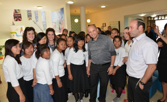 בנט: מנהלות בדרך כלל יותר מוצלחות ממנהלים